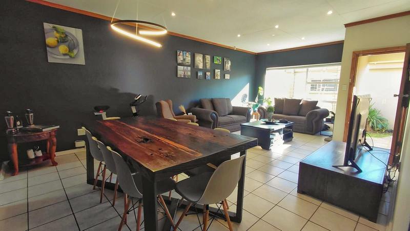 2 Bedroom Property for Sale in Langenhovenpark Free State